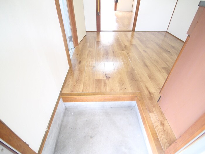 物件内観写真10　(玄関)