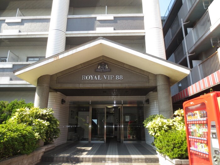 物件外観写真3　(エントランス部分)