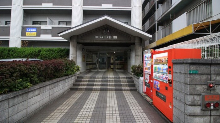 物件外観写真5　(エントランス部分)