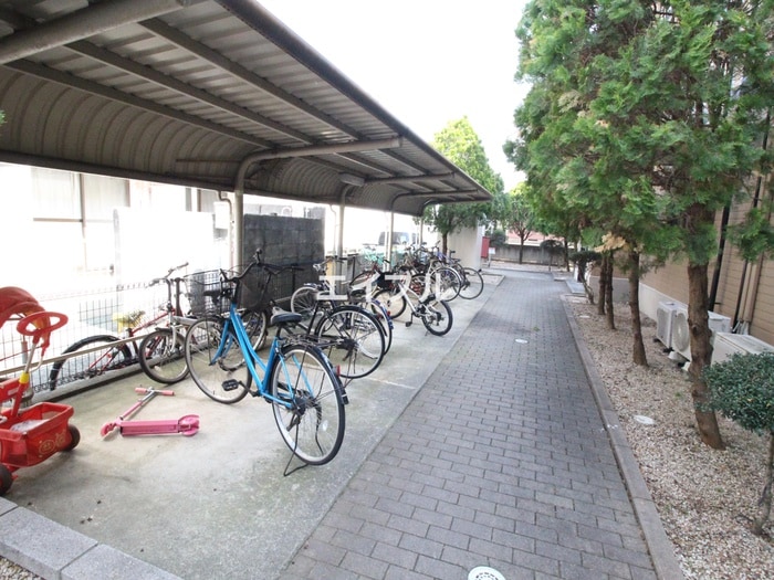 物件外観写真3　(駐輪場)