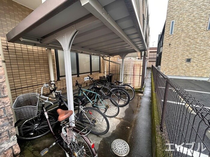 物件外観写真4　(駐輪場)