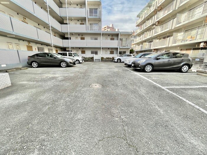 物件外観写真2　(駐車場)