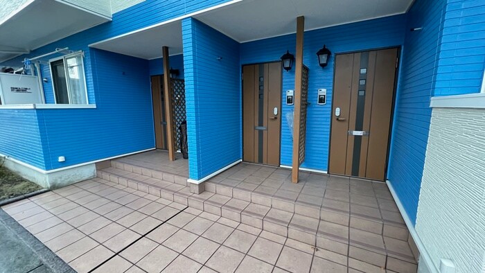 物件外観写真6　(エントランス部分)