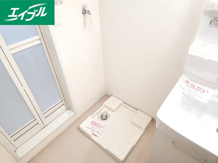 物件内観写真12　(洗濯機置場)