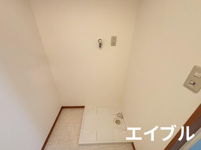 物件内観写真12　(洗濯機置場)