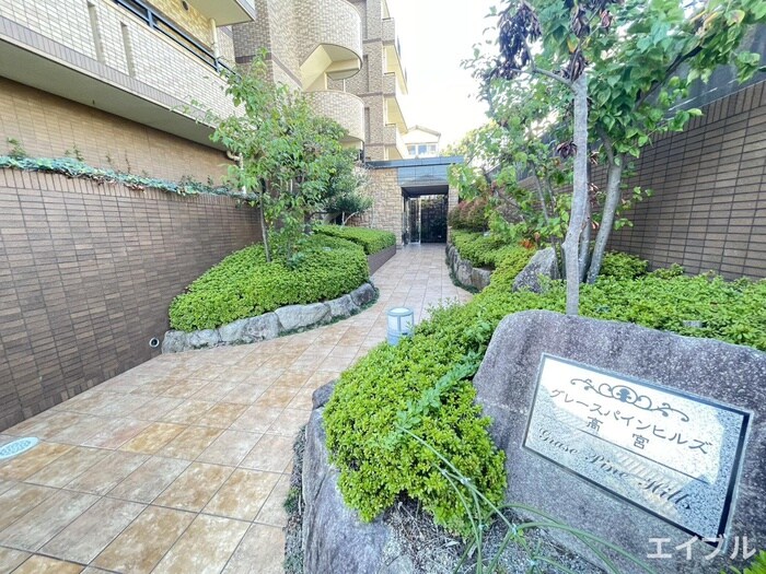 物件外観写真4　(エントランス部分)