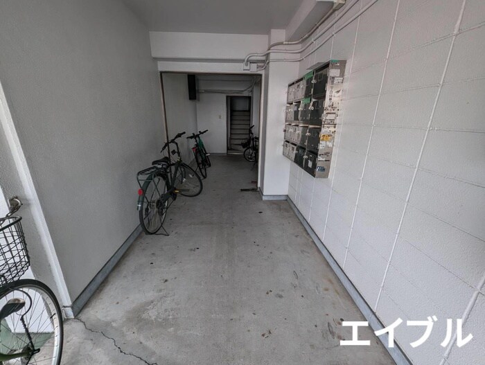 物件外観写真4　(エントランス部分)