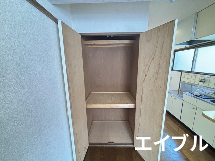 物件内観写真12　(収納)