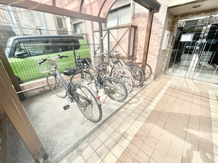 物件外観写真4　(駐輪場)