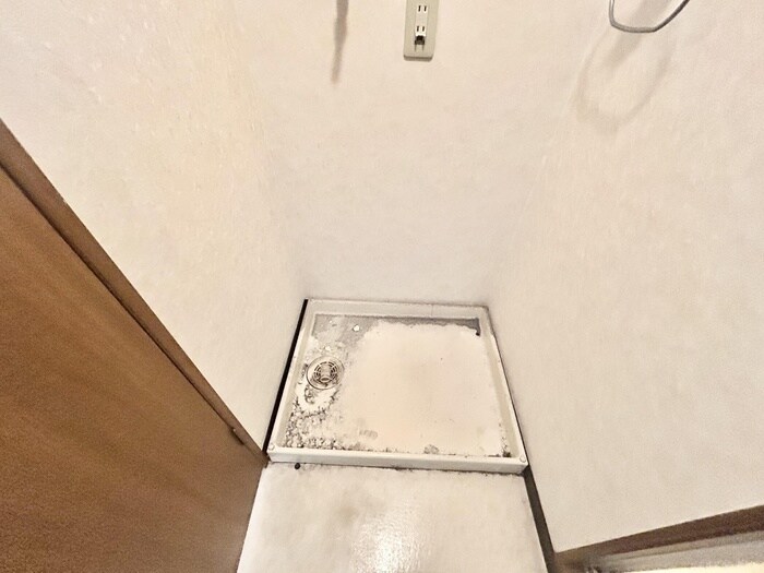 物件内観写真12　(洗濯機置場)