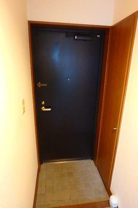 物件内観写真12　(玄関)