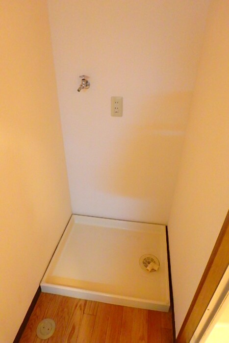 物件内観写真13　(洗濯機置場)