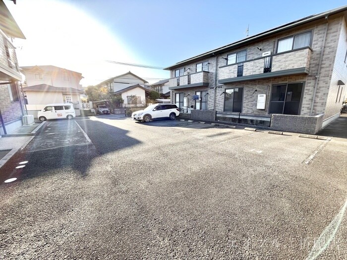 物件外観写真2　(駐車場)