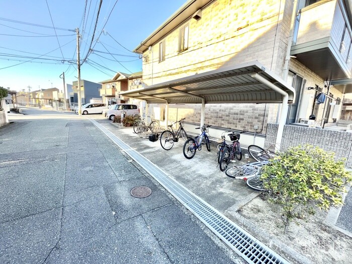 物件外観写真3　(駐輪場)