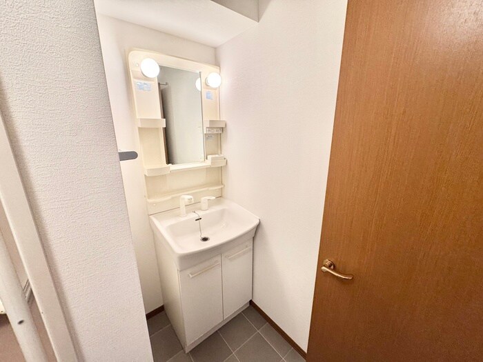 物件内観写真8　(洗面)