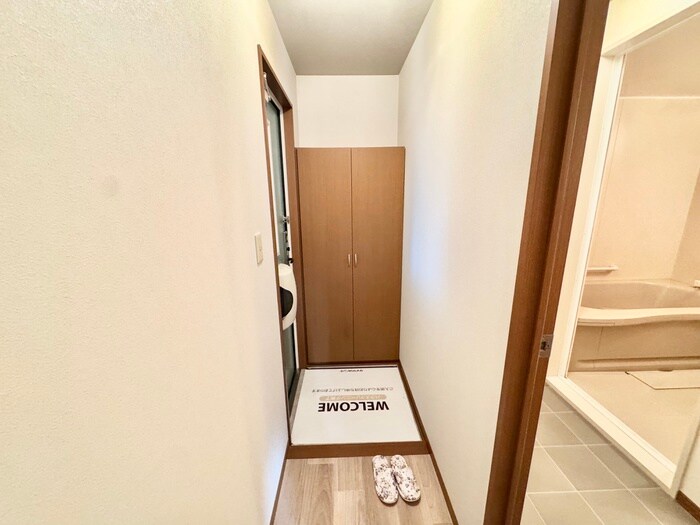 物件内観写真11　(玄関)