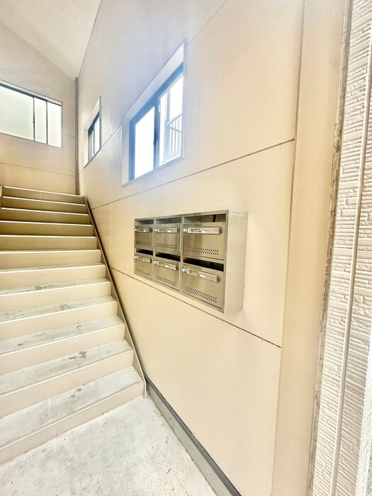 物件外観写真5　(エントランス部分)