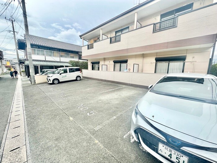 物件外観写真6　(駐車場)