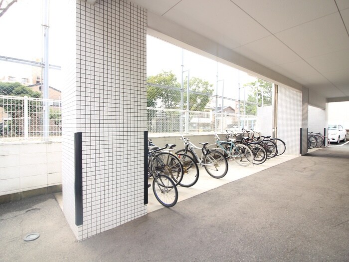 物件外観写真4　(駐輪場)