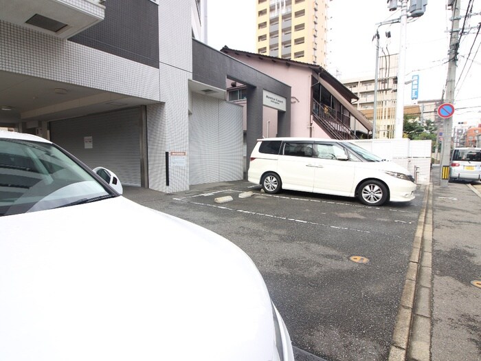 物件外観写真5　(駐車場)