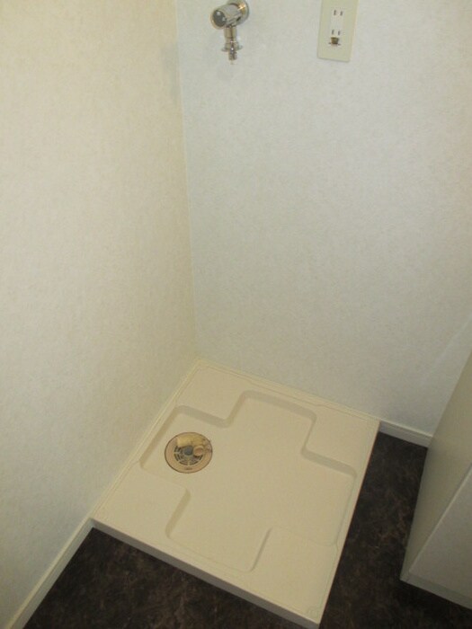 物件内観写真9　(洗濯機置場)