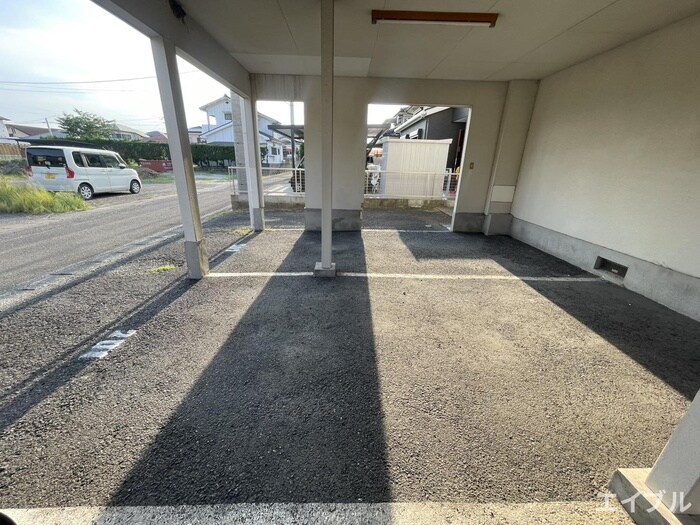 物件外観写真4　(駐車場)