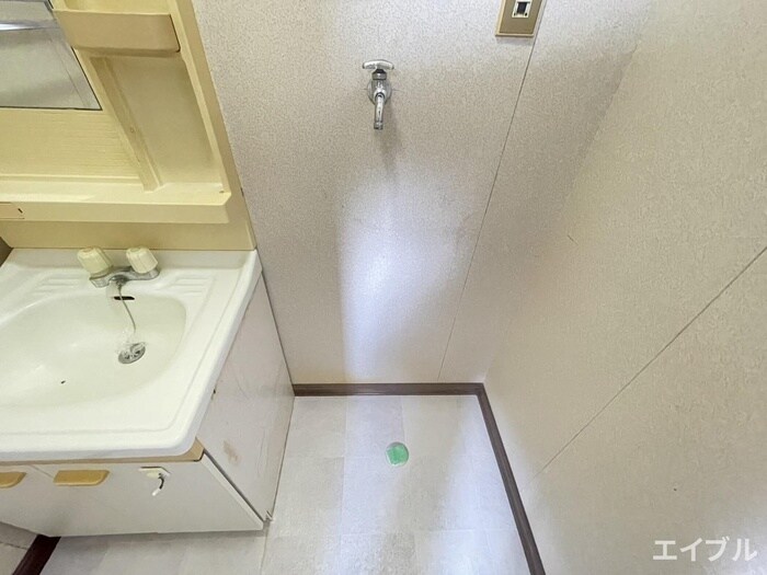 物件内観写真16　(洗濯機置場)