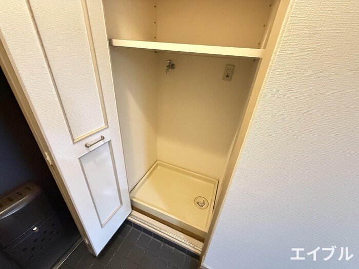 物件内観写真14　(洗濯機置場)