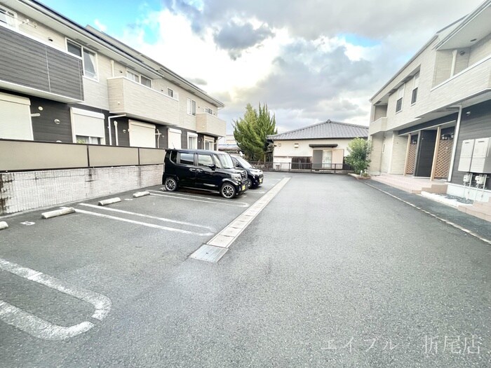 物件外観写真2　(駐車場)