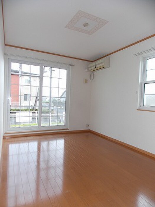 物件内観写真2　(居室)