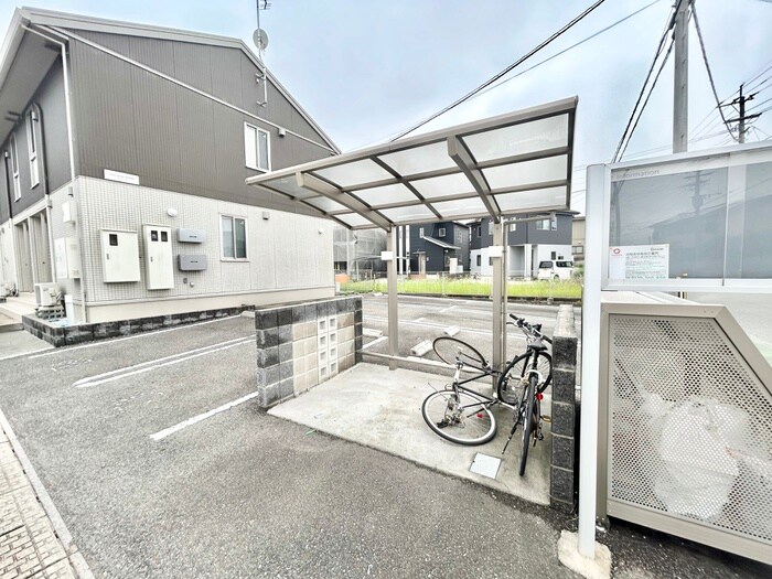 物件外観写真3　(駐輪場)