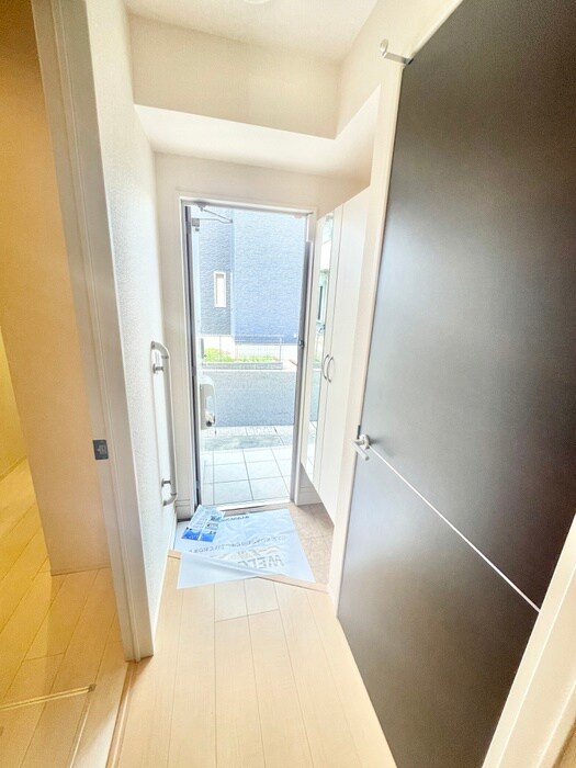 物件内観写真12　(玄関)