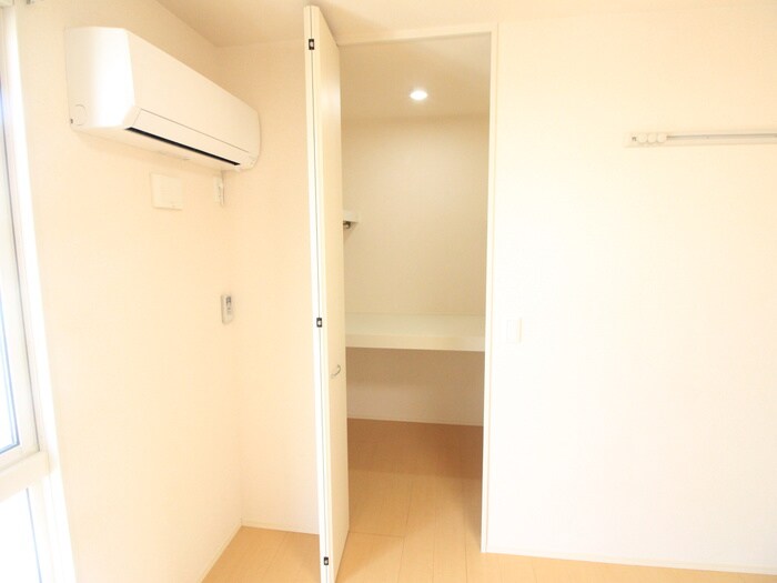 物件内観写真12　(収納)