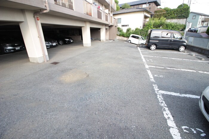 物件外観写真5　(駐車場)