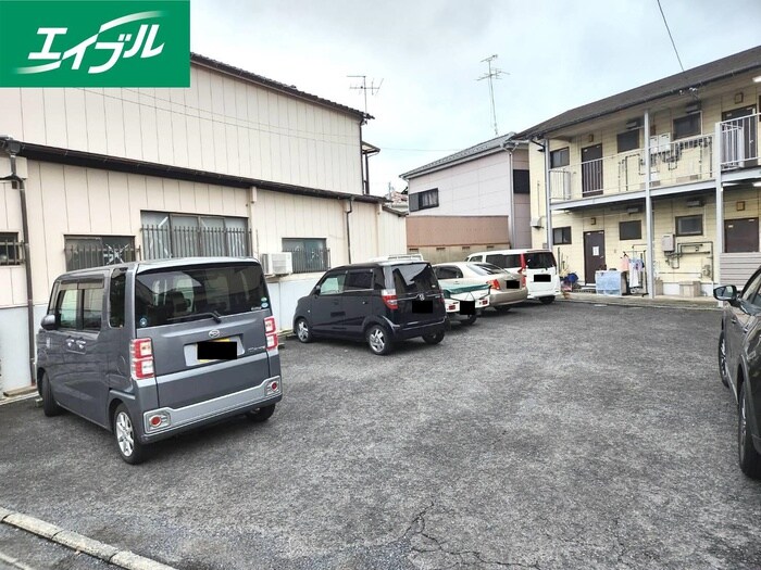 物件外観写真3　(駐車場)
