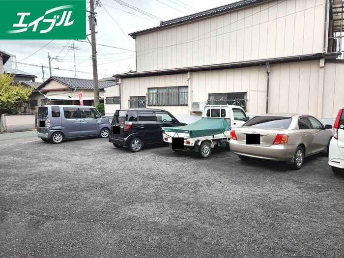 物件外観写真4　(駐車場)