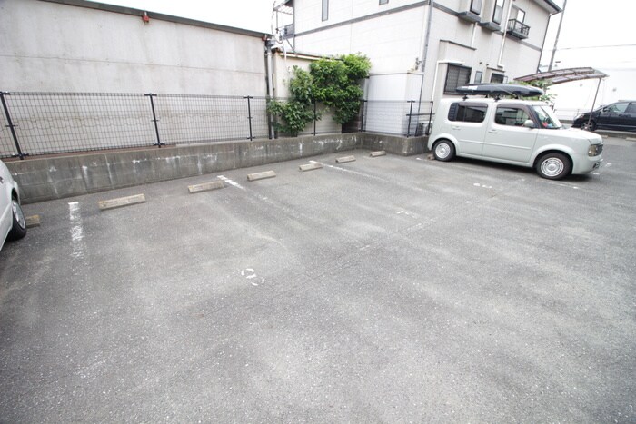 物件外観写真4　(駐車場)