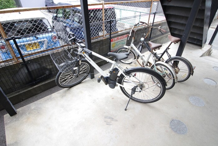 物件外観写真6　(駐輪場)