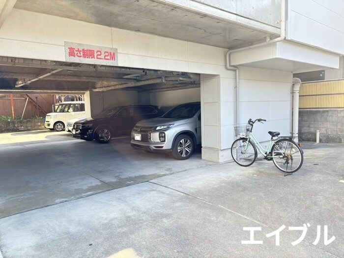 物件外観写真2　(駐車場)