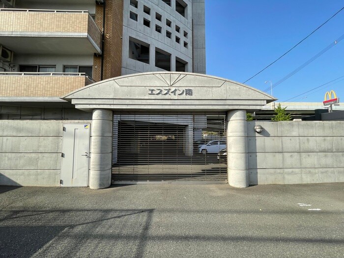 物件外観写真2　(駐車場)