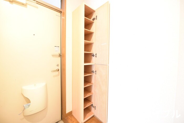 物件内観写真8　(靴箱)