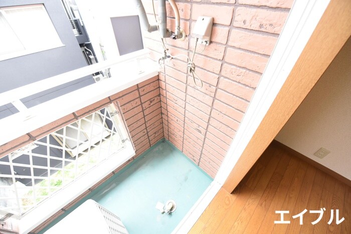 物件内観写真16　(洗濯機置場)