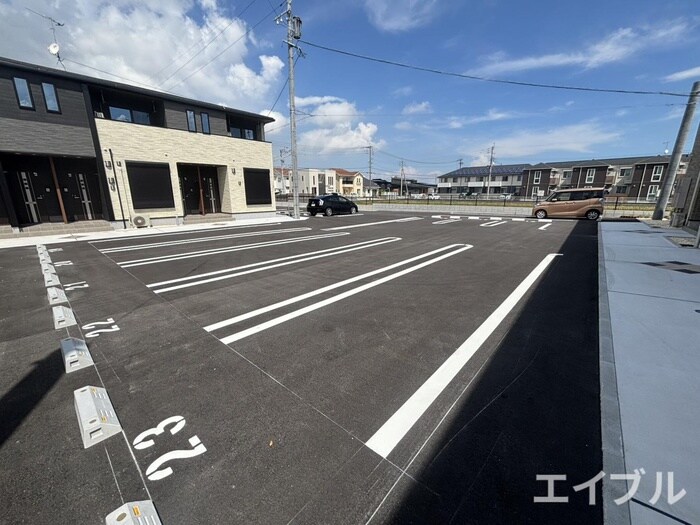 物件外観写真2　(駐車場)