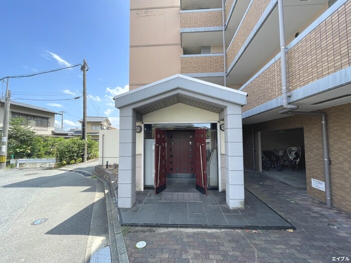 物件外観写真2　(エントランス部分)