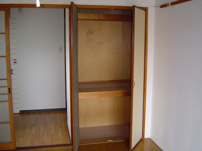 物件内観写真6　(収納)