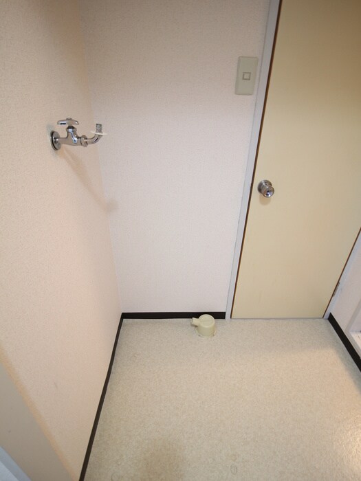 物件内観写真13　(洗濯機置場)