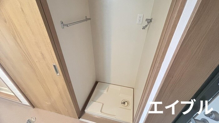 物件内観写真12　(洗濯機置場)