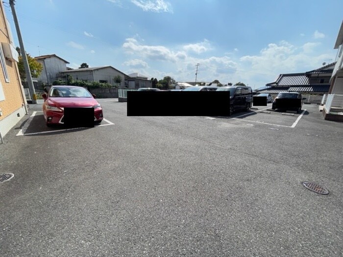 物件外観写真3　(駐車場)