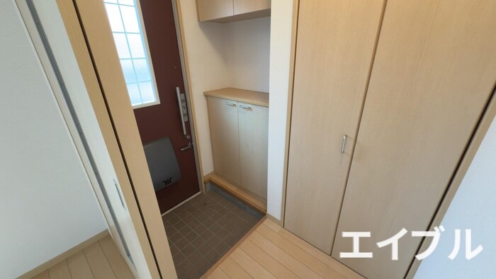 物件内観写真13　(玄関)