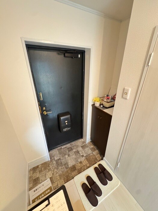 物件内観写真9　(玄関)